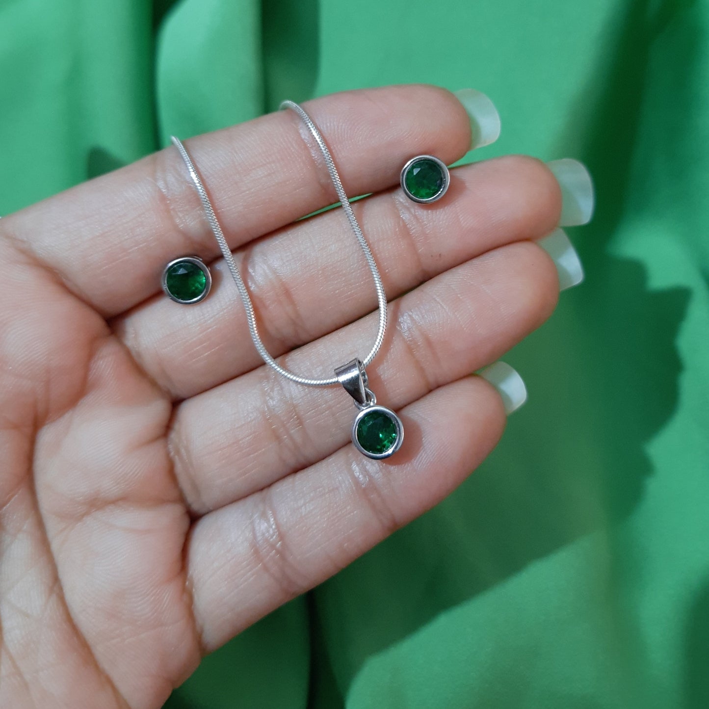 Green Round with Cap Pendant Set