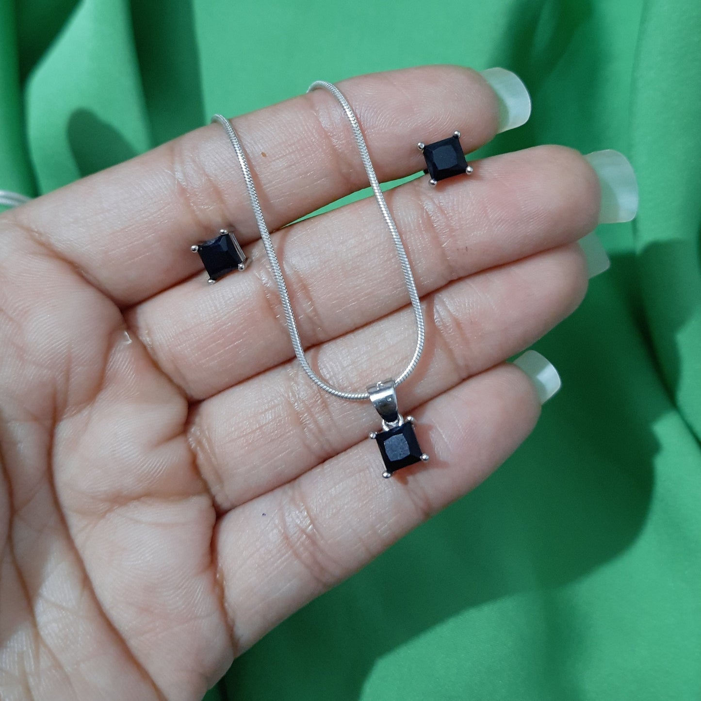 Black Square Pendant Set